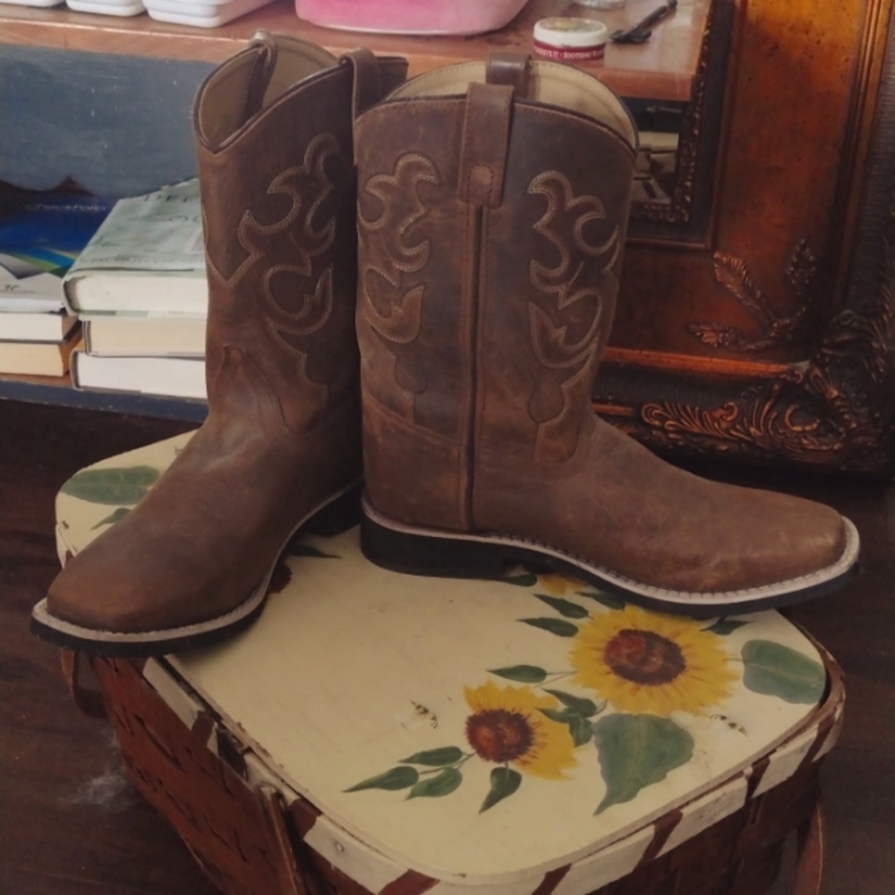 NWOT Real leather riding boots embroidered leather by Smoky Mountain Boots